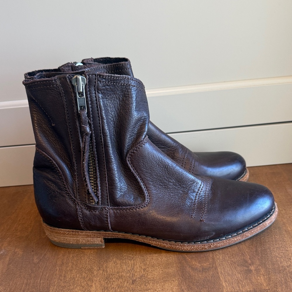Blackstone Women’s Western Dark Brown Leather Ankle Boots